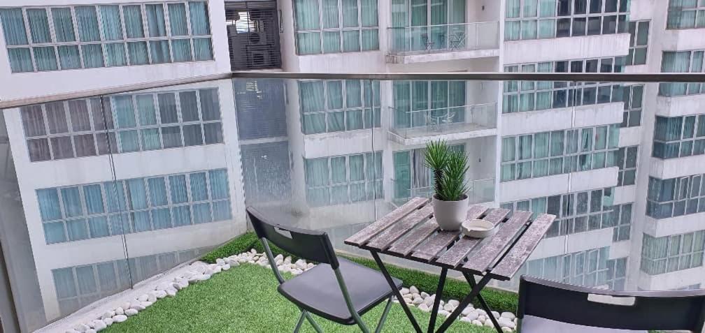 Regalia Suites With Infinity Pool Klcc By Staycation Homes Kuala Lumpur Dış mekan fotoğraf