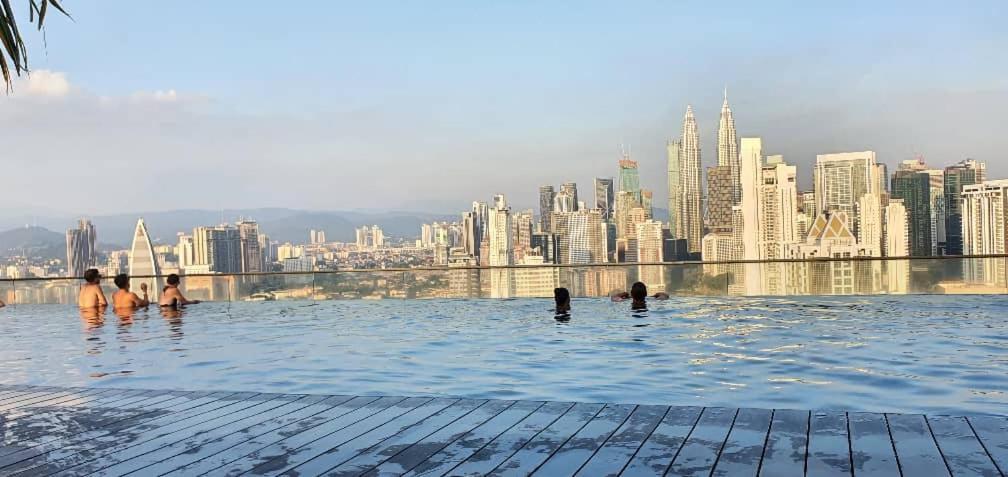 Regalia Suites With Infinity Pool Klcc By Staycation Homes Kuala Lumpur Dış mekan fotoğraf