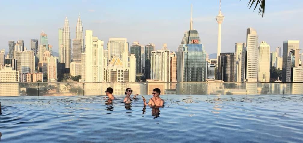 Regalia Suites With Infinity Pool Klcc By Staycation Homes Kuala Lumpur Dış mekan fotoğraf