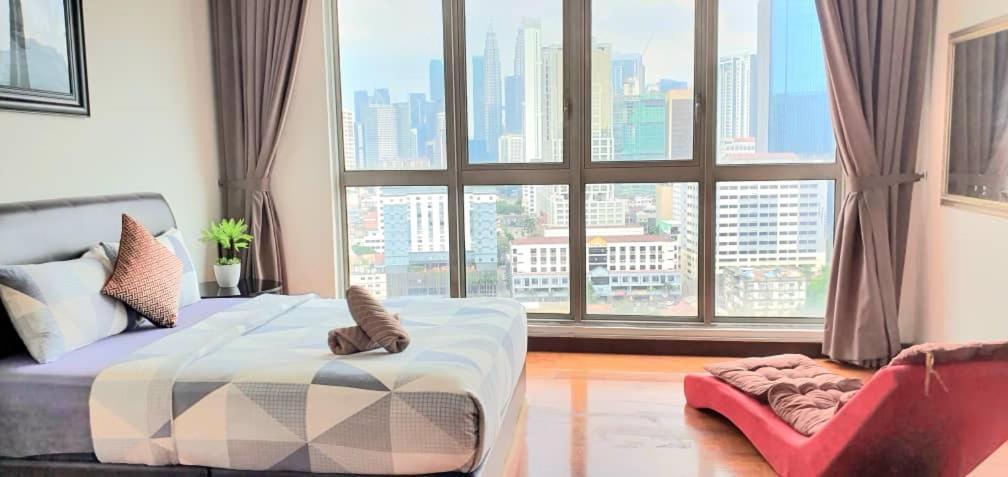 Regalia Suites With Infinity Pool Klcc By Staycation Homes Kuala Lumpur Dış mekan fotoğraf