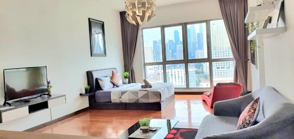 Regalia Suites With Infinity Pool Klcc By Staycation Homes Kuala Lumpur Dış mekan fotoğraf